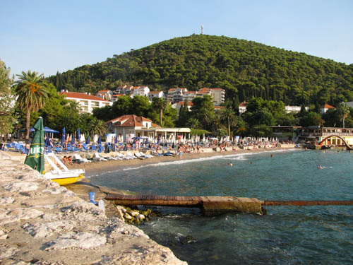 Пляж в районе Лапад в Дубровнике Пляж в районе Лапад в Дубровнике. Фото: Balkanpro.ru